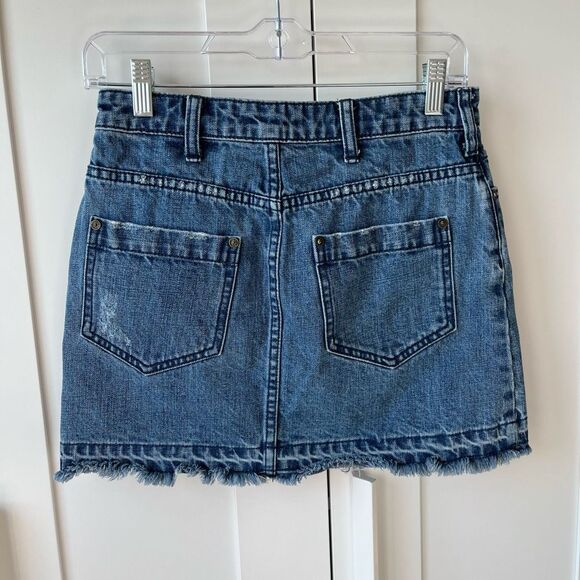 Free‎ People Mini Distressed Denim Skirt size 0 - Picture 3 of 9